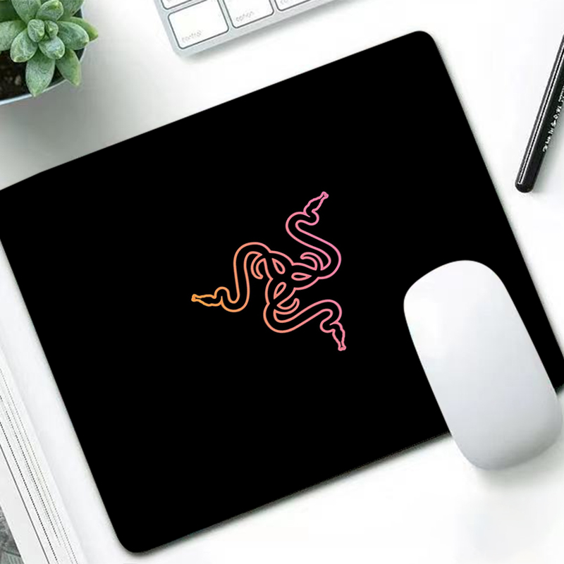 Gaming Keyboard Affordable - لوحة ماوس فاخرة من Razer، حصيرة